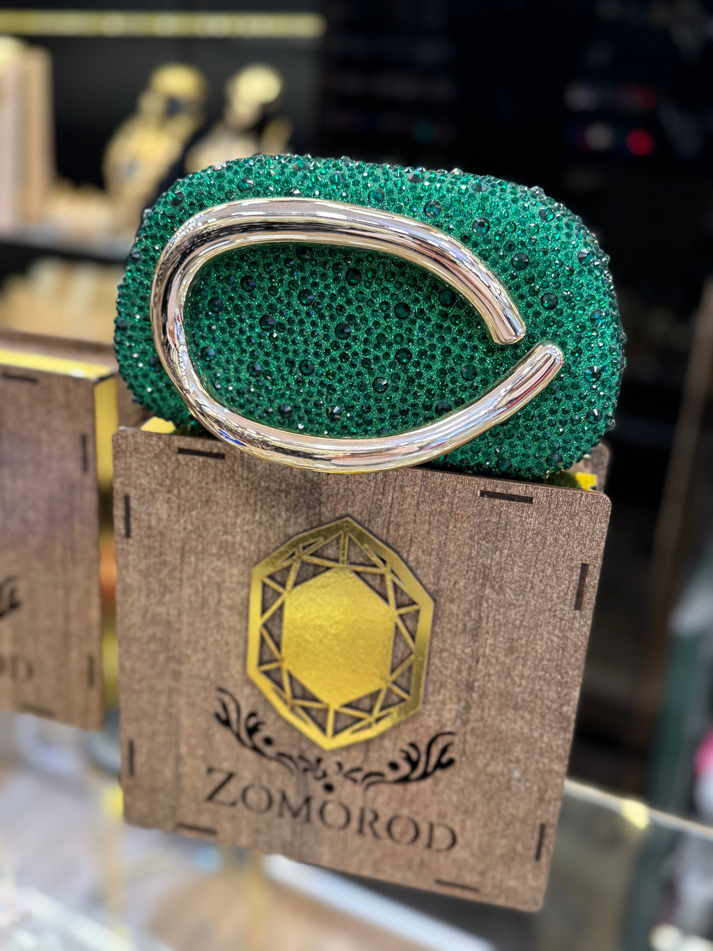 حقيبة "زمرد" الكريستالية
