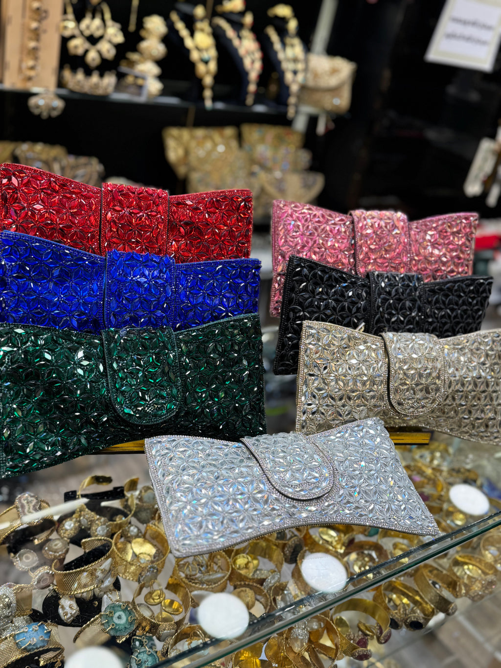 حقيبة السهرة الكريستالية 'بريق الملكات'