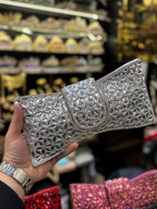 حقيبة السهرة الكريستالية 'بريق الملكات'