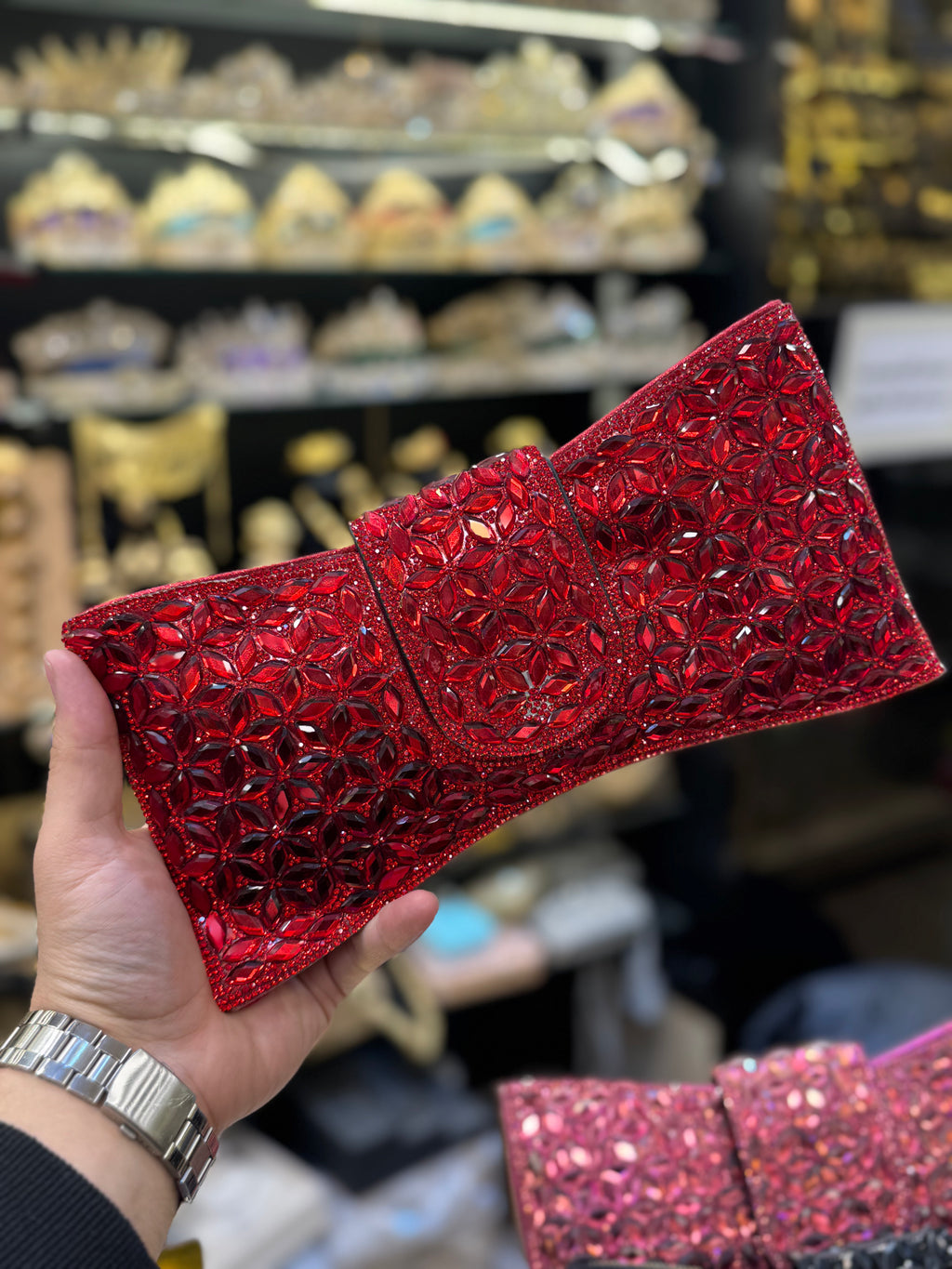 حقيبة السهرة الكريستالية 'بريق الملكات'