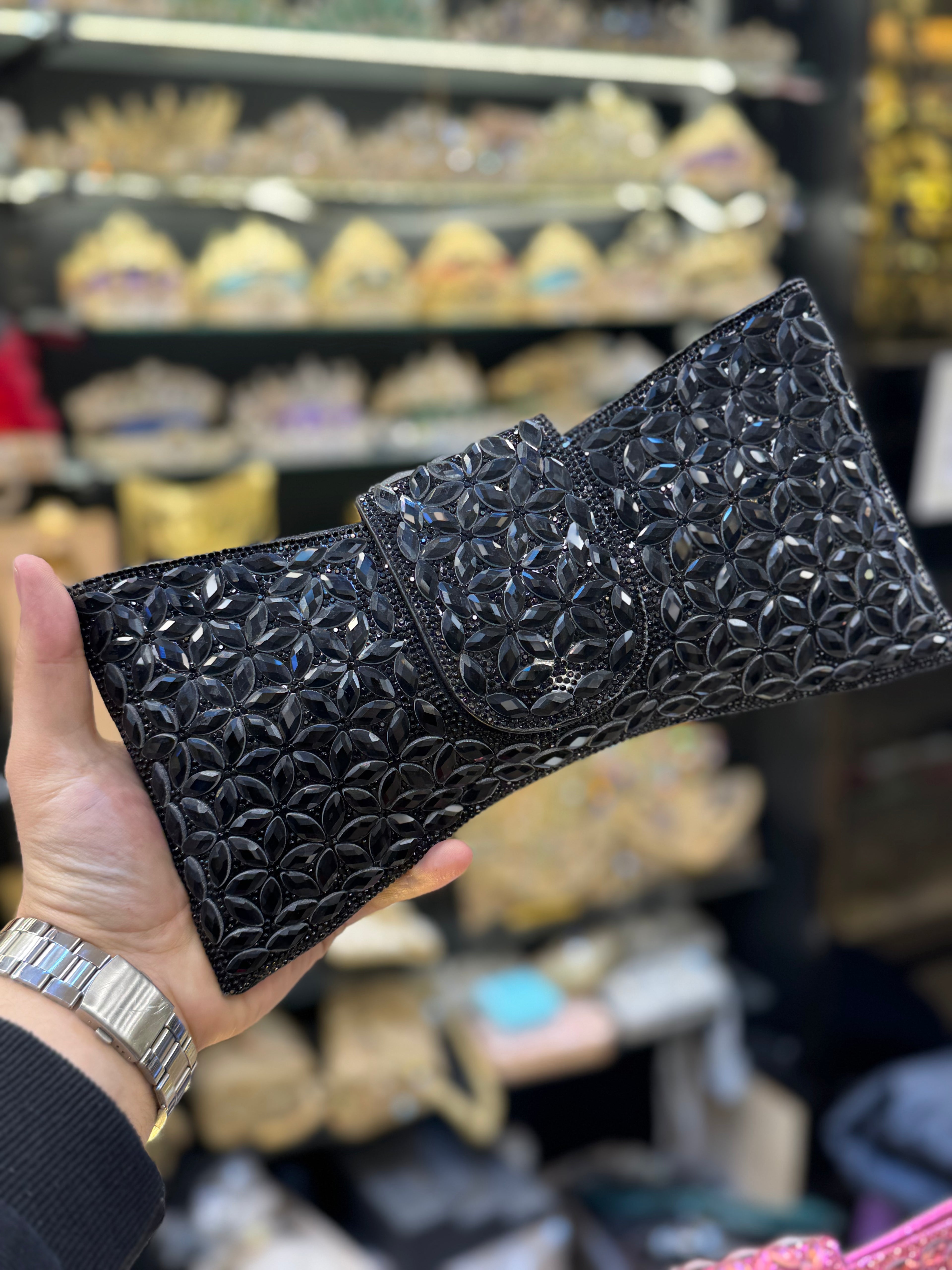 حقيبة السهرة الكريستالية 'بريق الملكات'