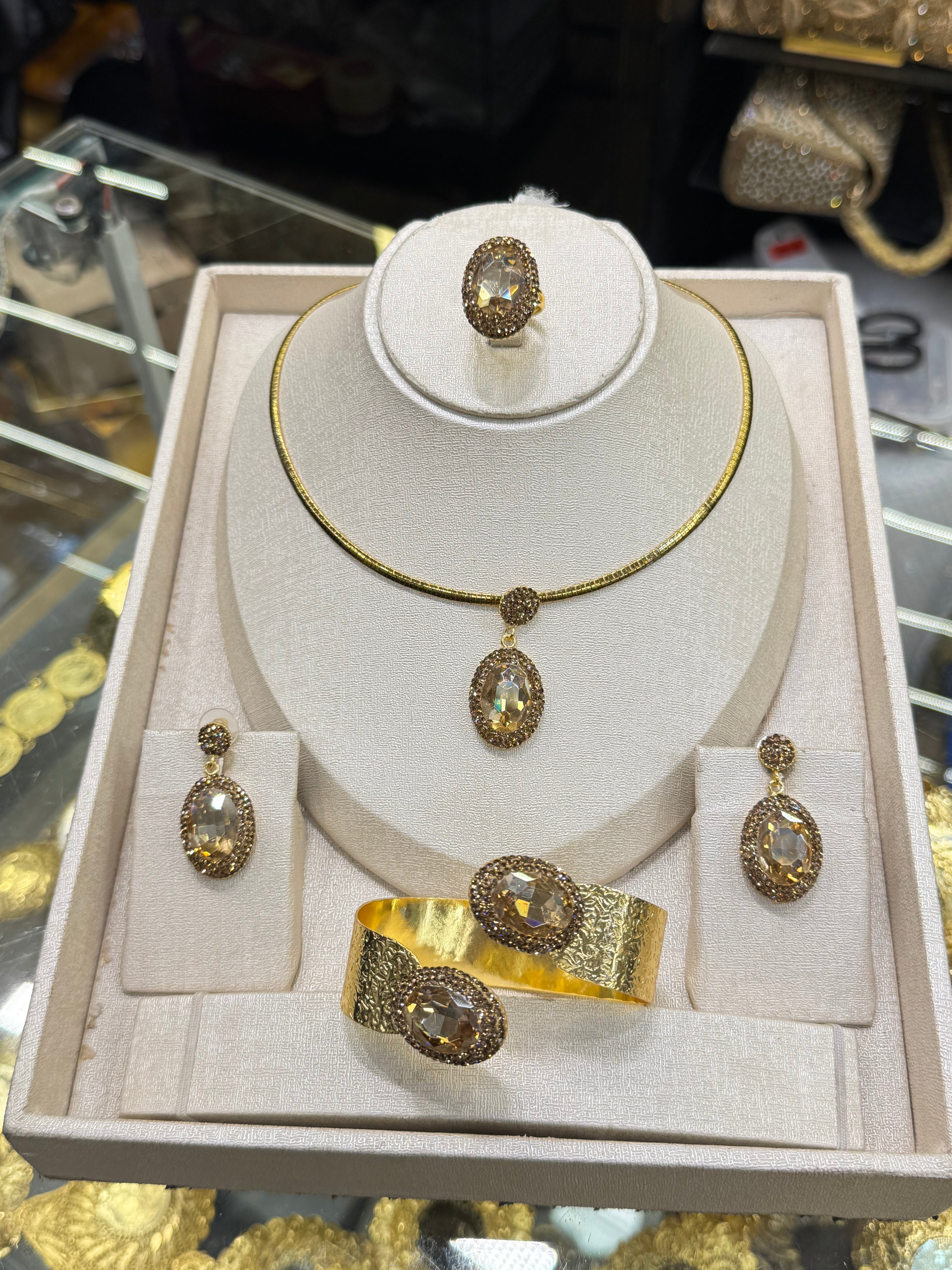 طقم "الأناقة الملكية" 4 قطع