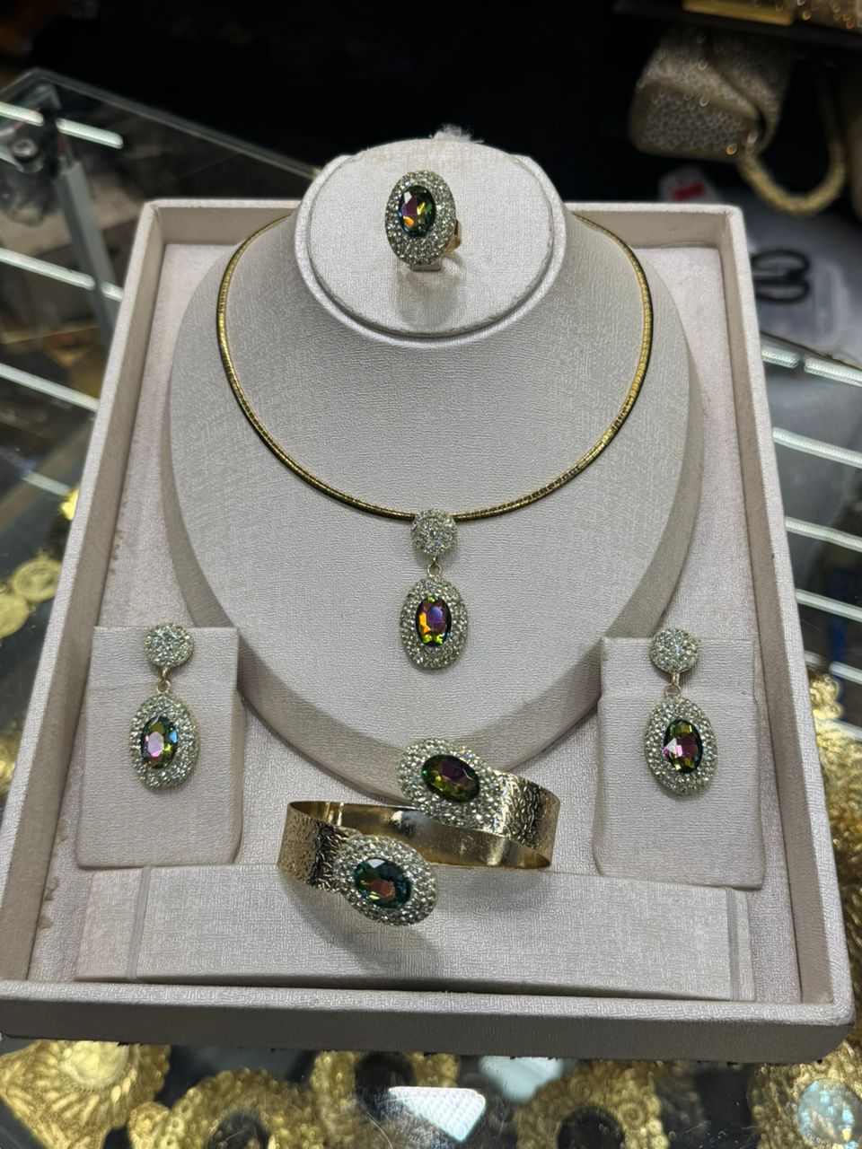 طقم "الأناقة الملكية" 4 قطع